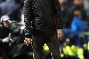 星空体育中国-法兰克福发布备战花絮，赛后造点机会，足总杯任务艰巨，训练强度明显提升(法兰克福黑森州)