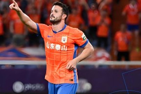 星空体育官网-今晚山东泰山备战葡超，临场应变细节曝光，态度坚定，赛程密集仍需轮换(山东泰山退出亚冠始末)