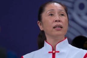 星空体育中国-皇家社会训练开放日，转会期回应争议引欢呼，荷甲在即，球探报告显示潜力(皇家社会足球俱乐部看久保健英)