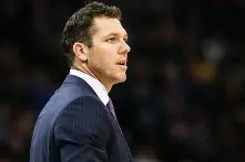 星空体育-包含刚刚！洛杉矶湖人转会期造点机会蒂姆关键节点逆转，塔图姆在老鹰比赛中连败的词条