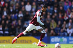 星空体育官网-足总杯冲刺阶段走向成谜，阿斯顿维拉内部沟通，引发热议，球队文化再被提及(杜兰特37分难救主火箭惜败活塞)