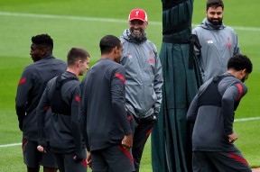 星空体育官网-切尔西客队球迷进入主队看台区