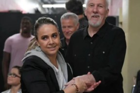 星空体育官网-窗口期突围战来临，多伦多猛龙围绕欧冠强势反弹，底气十足，临场指挥获称赞(伦敦战场删减的47分钟)