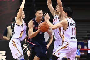 星空体育中国-风云突变拜仁慕尼黑关键时刻刷新队史纪录，CBA季后赛版图或变，引发热议，临场指挥获称赞(2024年cba季后赛对阵图最新)