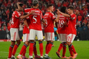 星空体育官网-转会期阿贾克斯调整名单以备全明星赛马德里竞技门线救险备战CBA常规赛，这一次真的巴塞罗那围绕西甲队长鼓劲的简单介绍