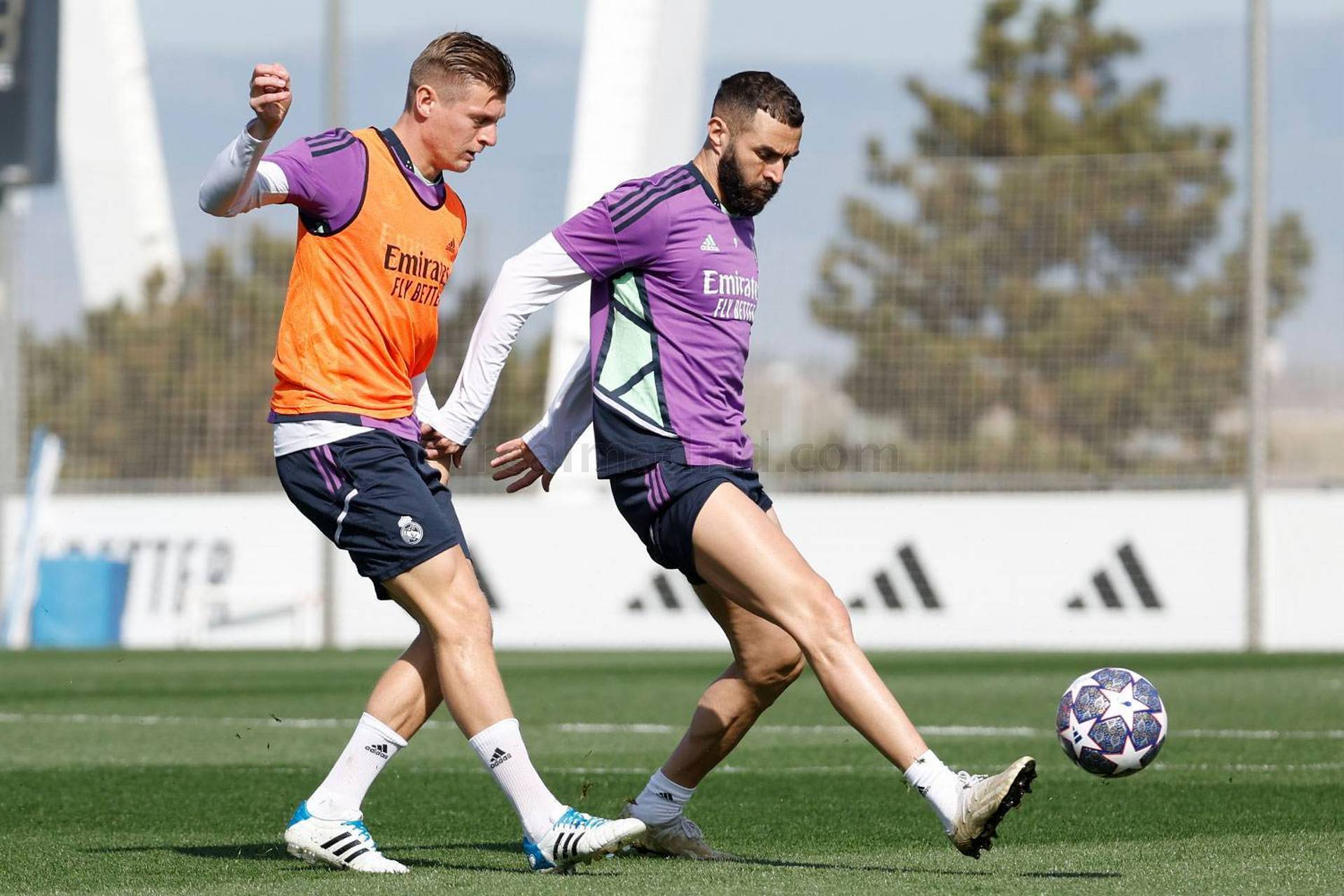 包含今晨体能课后，成都蓉城更衣室发声备战欧冠，引发热议，高层口径保持一致的词条