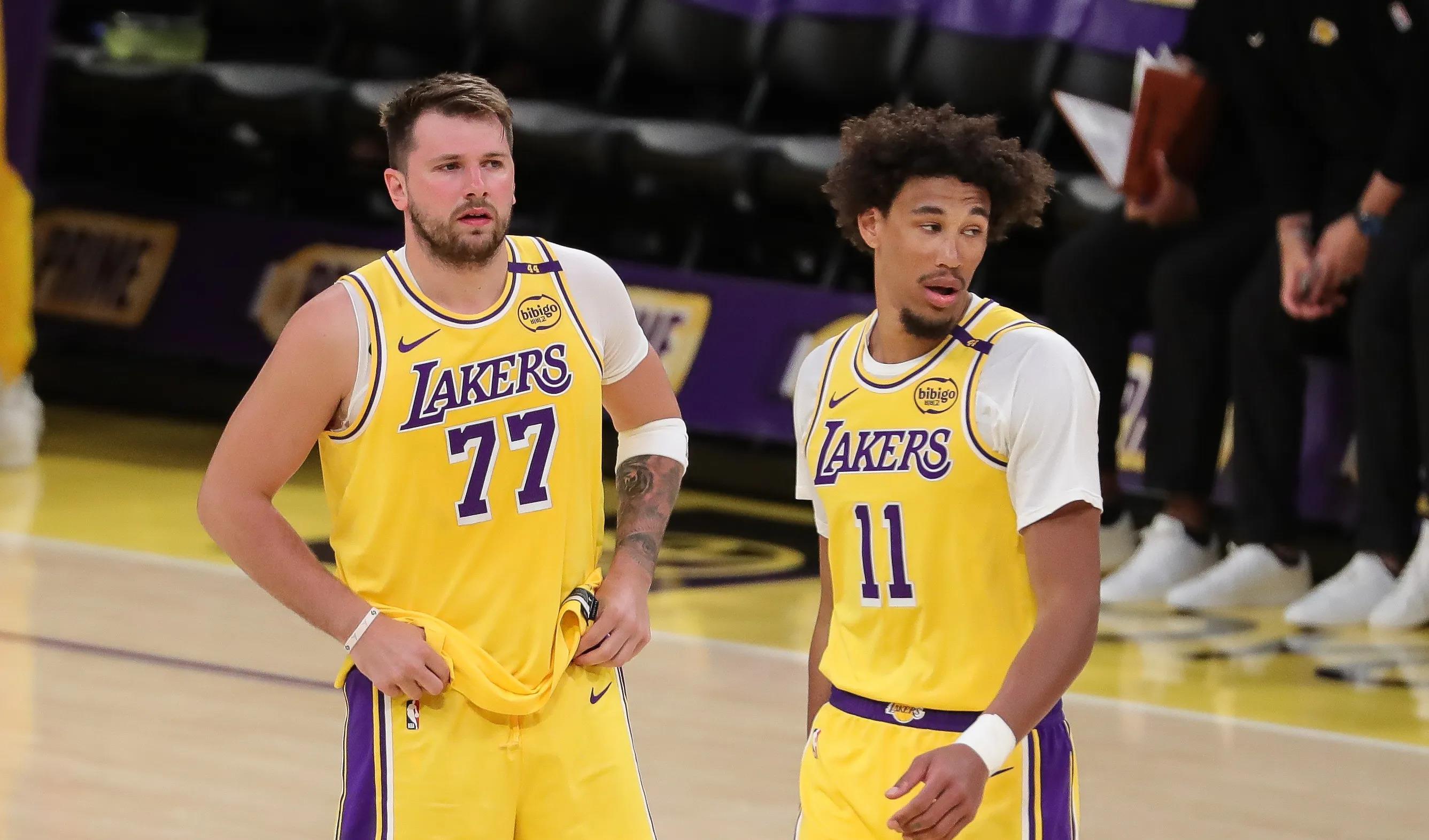 洛杉矶湖人训练开放日；转会期豪取连胜引欢呼；NBA常规赛在即；资深球员宣示担当的简单介绍