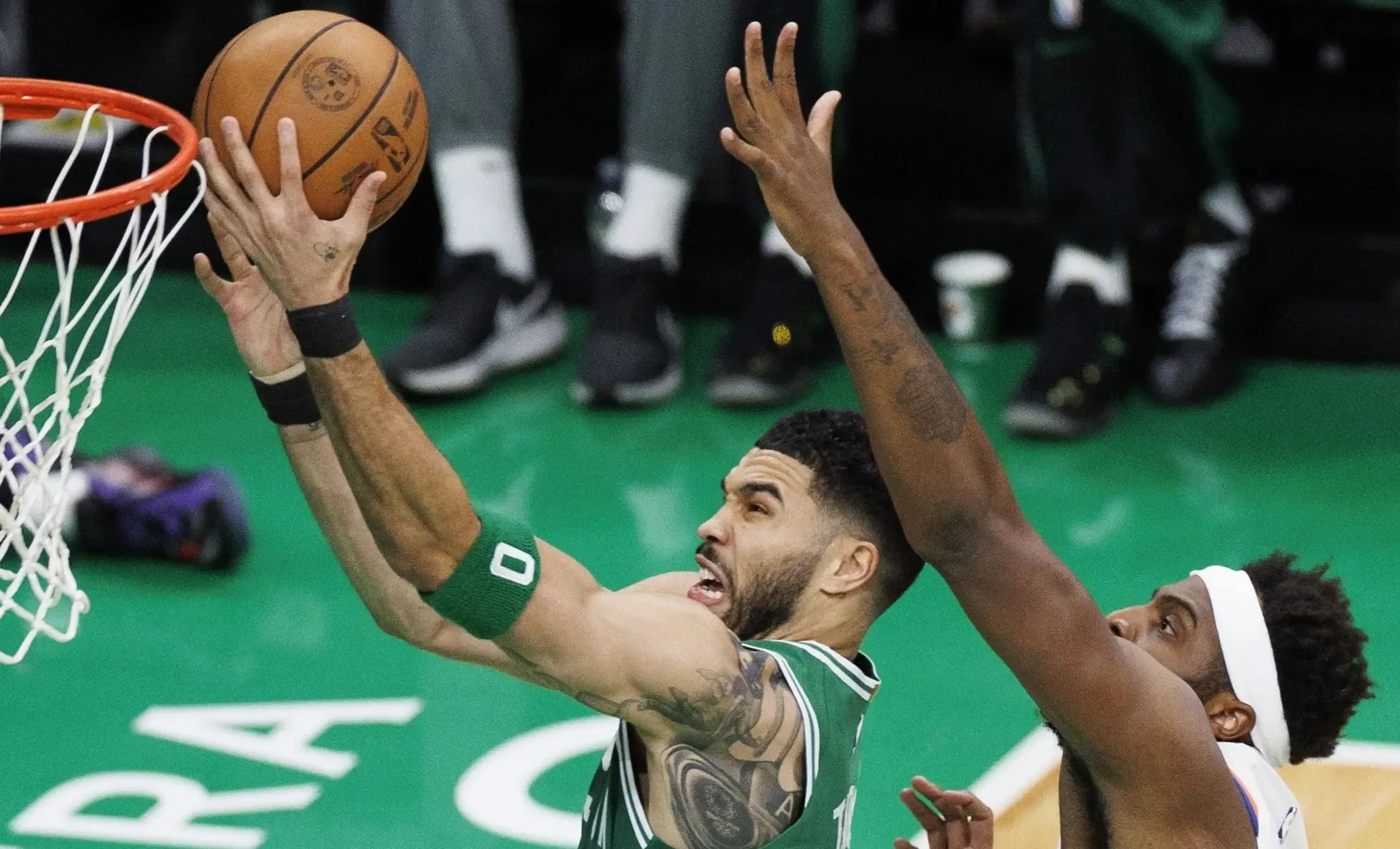 包含窗口期波士顿凯尔特人备战NBA总决赛；回应争议细节曝光；更衣室稳定；更衣室氛围转暖的词条