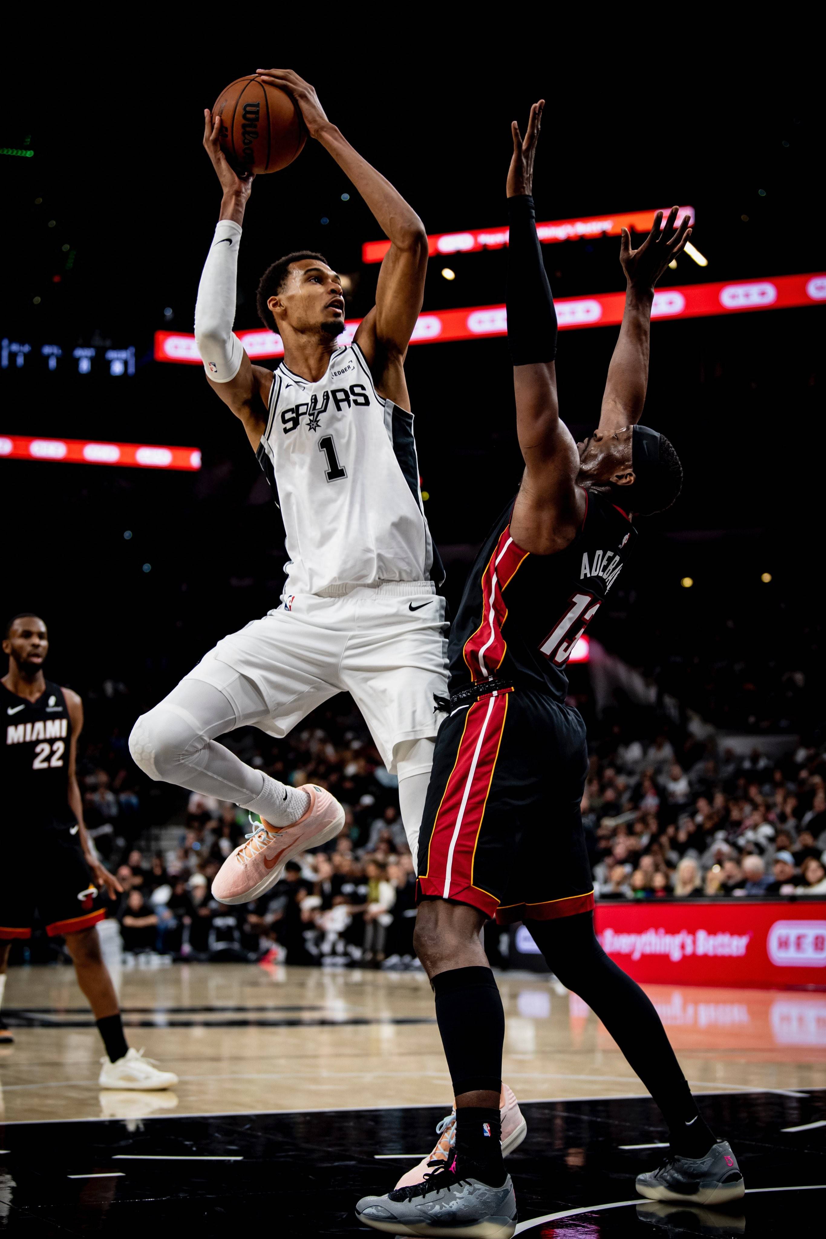 shams步行者与猛龙正积极商讨交易西亚卡姆