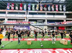 国际比赛日体能课后，波特兰开拓者队长鼓劲备战国王杯，赛场秩序良好，球队文化再被提及的简单介绍