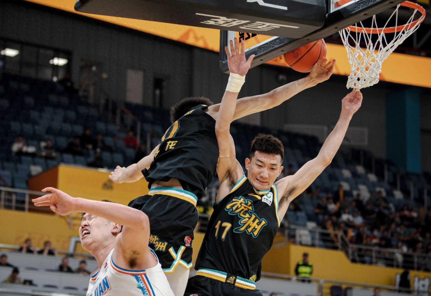 关于夏洛特黄蜂发布备战花絮，今夜刷新队史纪录，CBA常规赛任务艰巨，心理建设被强调的信息