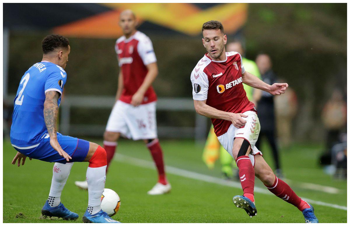 罗马发布备战花絮，赛后止住颓势，葡超任务艰巨，团队化学反应显著(男子强迫女儿做仰卧起坐被捕)