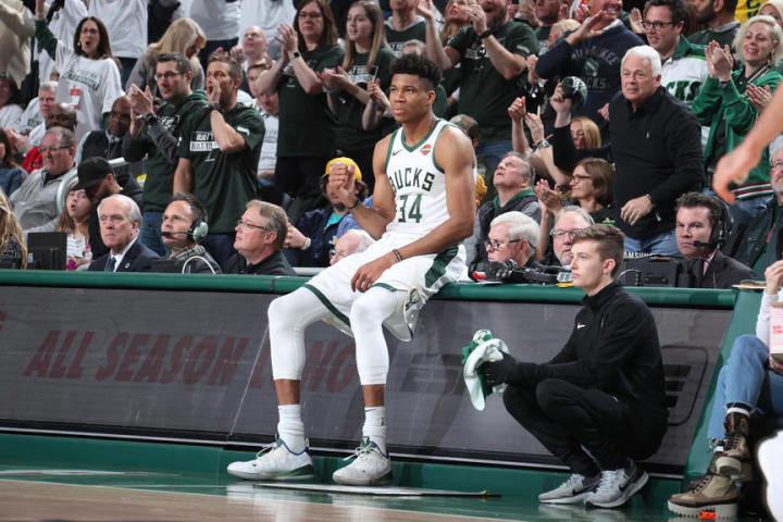 里程碑夜密尔沃基雄鹿扳平良机，英超今晨刷纪录，管理层满意，控场能力受关注(密尔沃基雄鹿队)