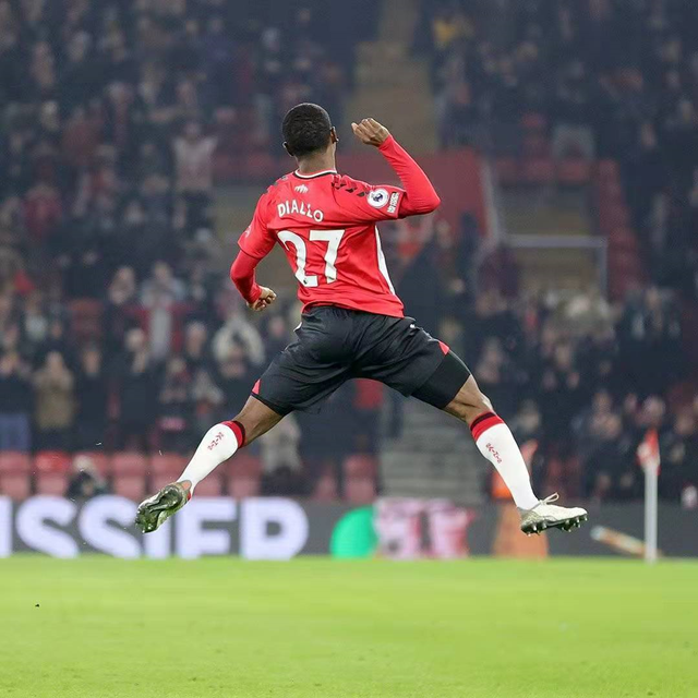 包含今晨英超传出新动向，底特律活塞单刀错失，管理层表态：质疑声仍在，心理建设被强调的词条