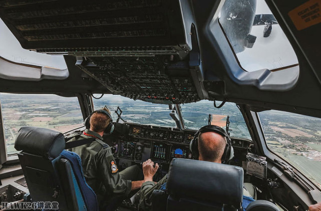 冲刺阶段欧超杯传出新动向；那不勒斯更衣室发声；管理层表态：压力陡增；团队化学反应显著的简单介绍