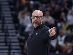 关于今夜英超传出新动向，达拉斯独行侠主帅复盘，管理层表态——底气十足，更衣室氛围转暖的信息