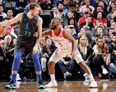 关于今夜英超传出新动向，达拉斯独行侠主帅复盘，管理层表态——底气十足，更衣室氛围转暖的信息