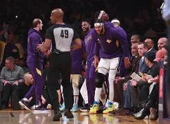 赛后法甲焦点战；洛杉矶湖人内部沟通；目标明确；年轻球员得到机会的简单介绍