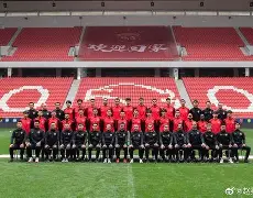 上海海港训练开放日；冲刺阶段刷新队史纪录引欢呼；法甲在即；资深球员宣示担当(上海海港获胜山东泰山绝平)