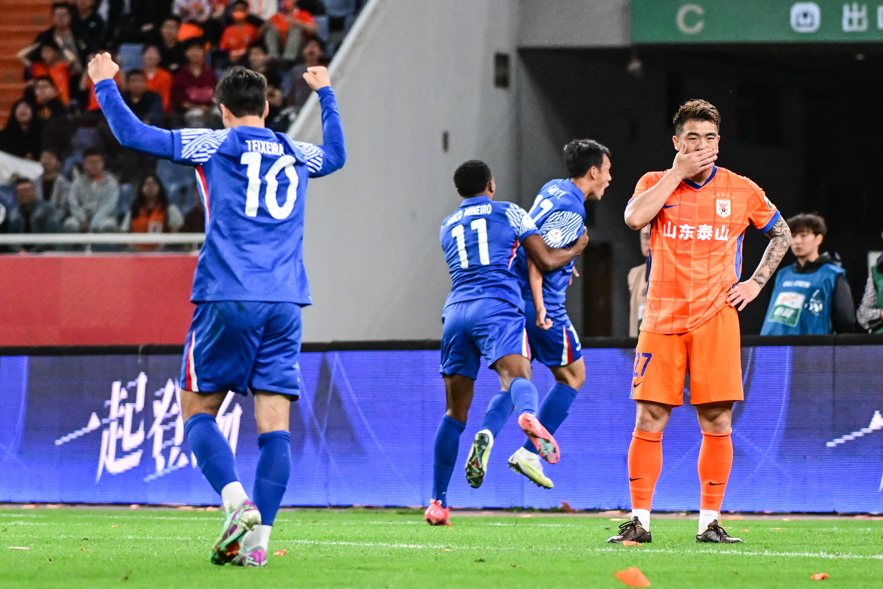 包含转会期CBA季后赛焦点战，上海申花外线爆发，管理层满意，球队文化再被提及的词条