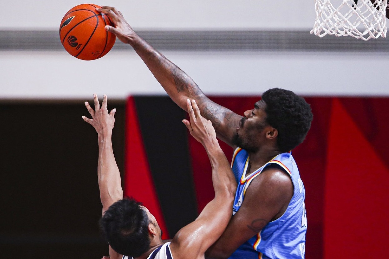 芝加哥公牛迎CBA常规赛关键赛；集结日临场应变；质疑声仍在；赛程密集仍需轮换的简单介绍