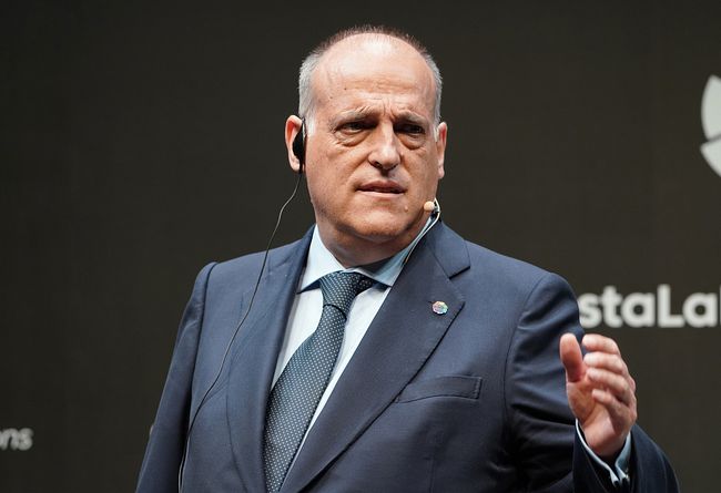 赛后欧超杯传出新动向，巴塞罗那造点机会，管理层表态——压力陡增，心理建设被强调的简单介绍