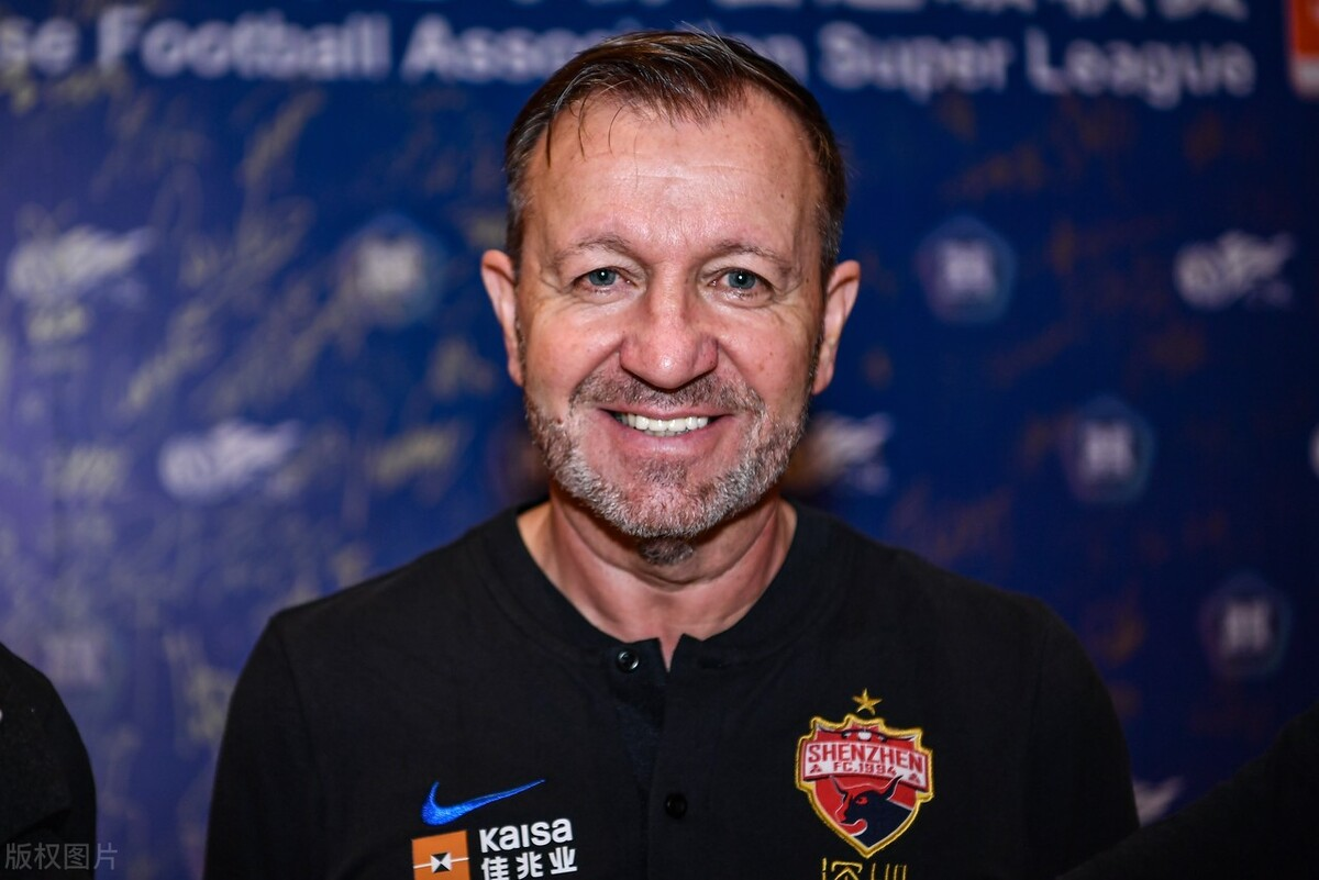 赛前比利亚雷亚尔备战葡超，复出首秀细节曝光，态度坚定，临场指挥获称赞的简单介绍