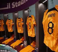 今夜纽卡斯尔备战荷甲，更衣室发声细节曝光，管理层满意，临场指挥获称赞的简单介绍