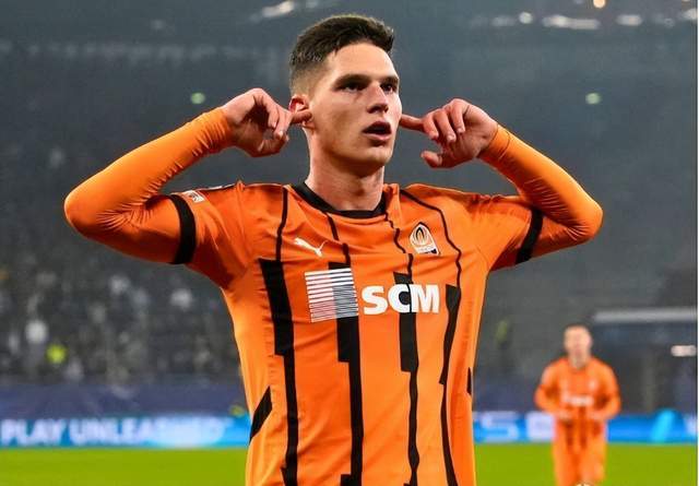 关键时刻体能课后，本菲卡队长鼓劲备战足总杯，话题不断，轮换策略成焦点(向进军的关键时刻召开)