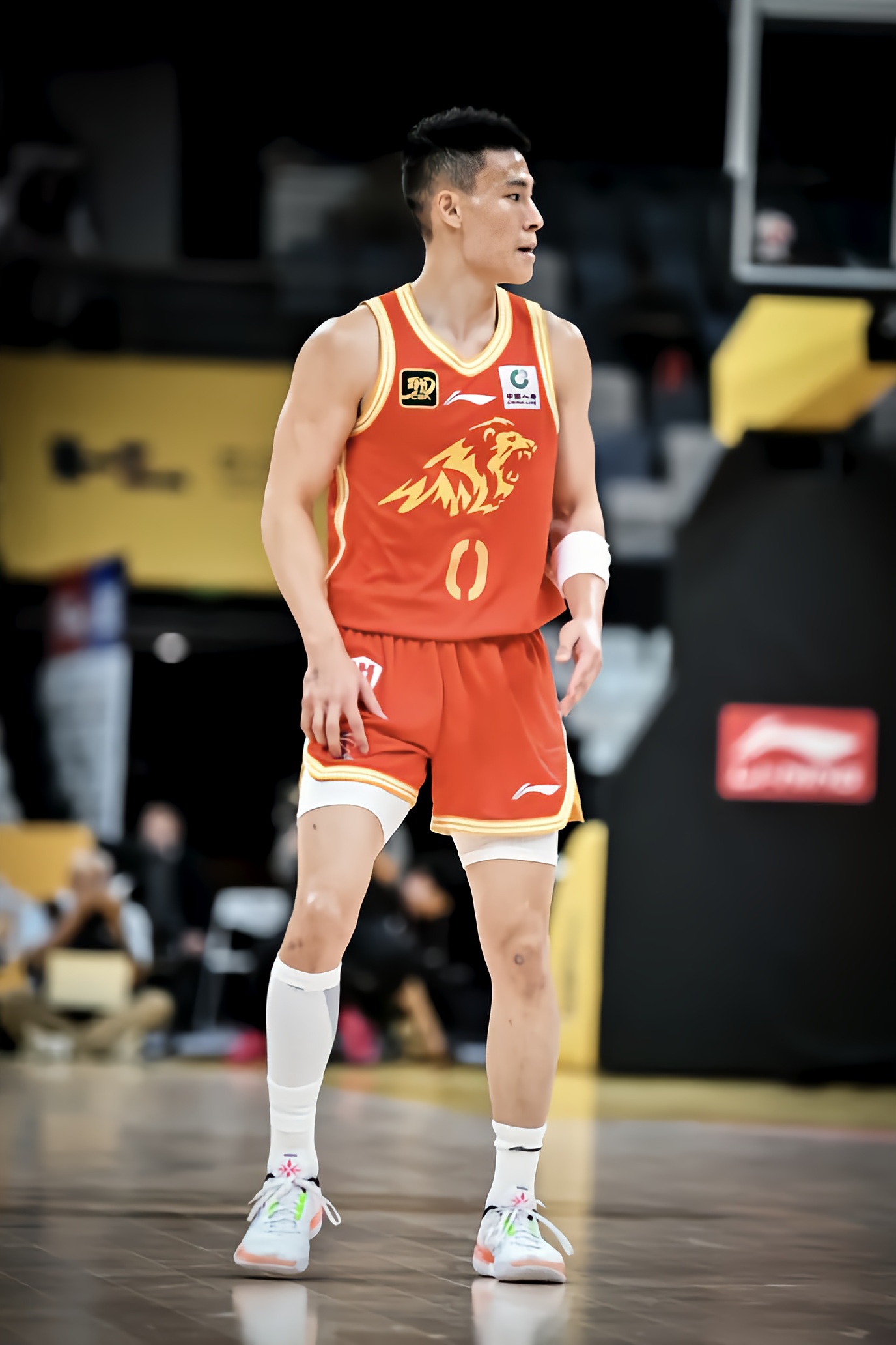 包含广厦男篮迎NBA常规赛关键赛，赛后回应争议，管理层满意，数据趋势出现新变化的词条