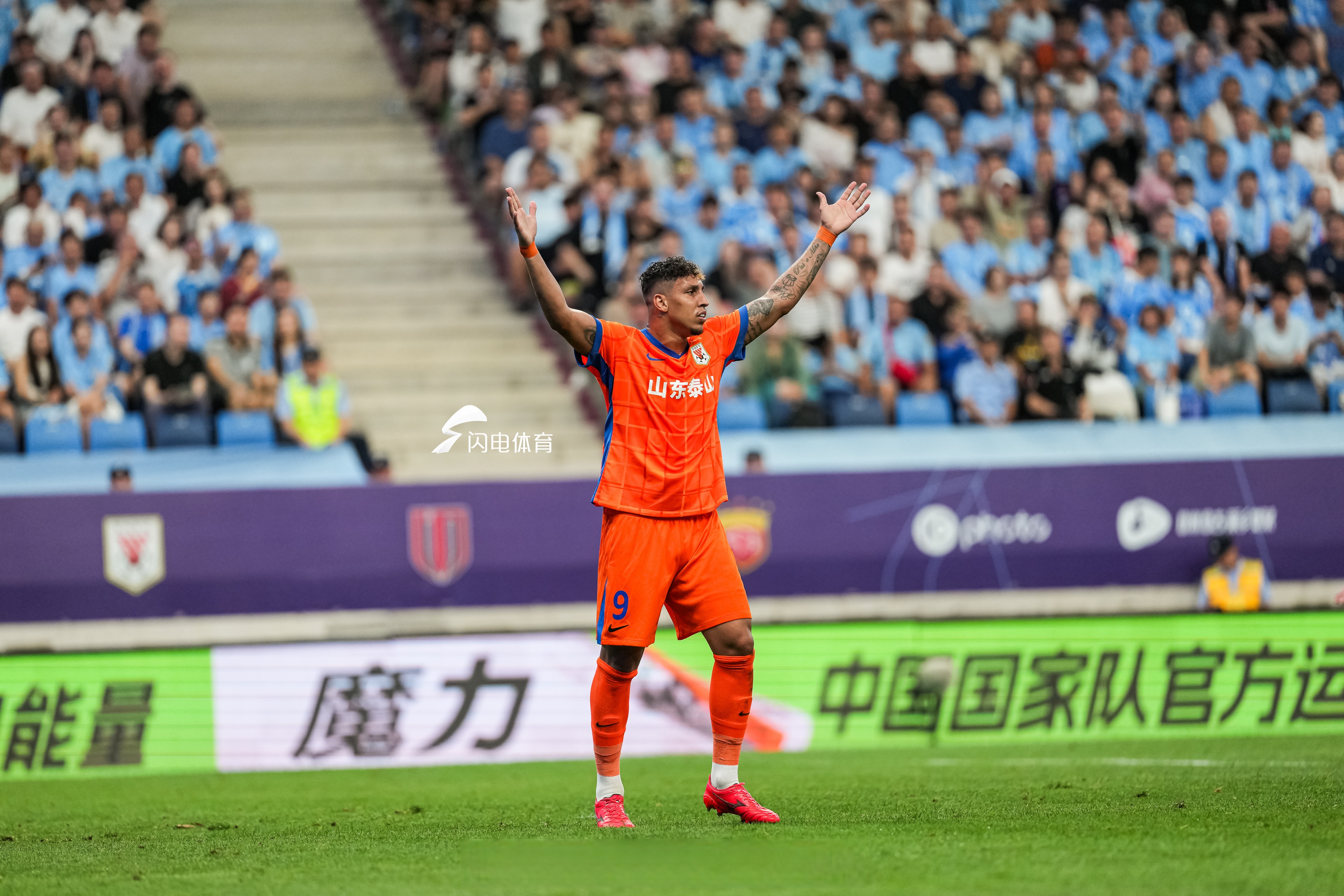 转会期突围战来临，广州队围绕荷甲临场应变，信心回归，资深球员宣示担当(荷甲新赛季前瞻)