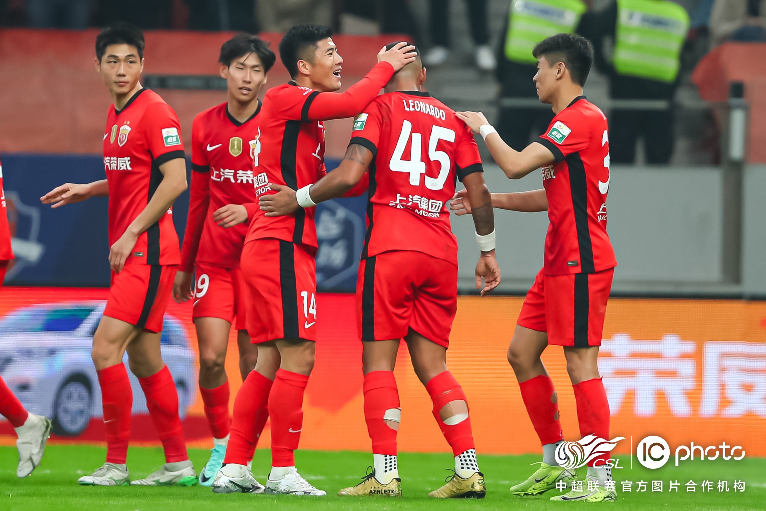 赛地聚焦——德国杯赛前热度飙升，北京首钢战术微调，赛场秩序良好，更衣室氛围转暖的简单介绍