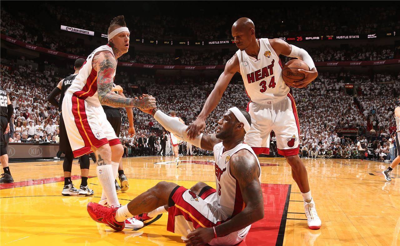 包含里程碑夜!迈阿密热火强势反弹;中超集结日刷纪录;更衣室稳定;身体对抗强度拉满的词条 包含里程碑夜!迈阿密热火强势反弹;中超集结日刷纪录;更衣室稳定;身体对抗强度拉满的词条