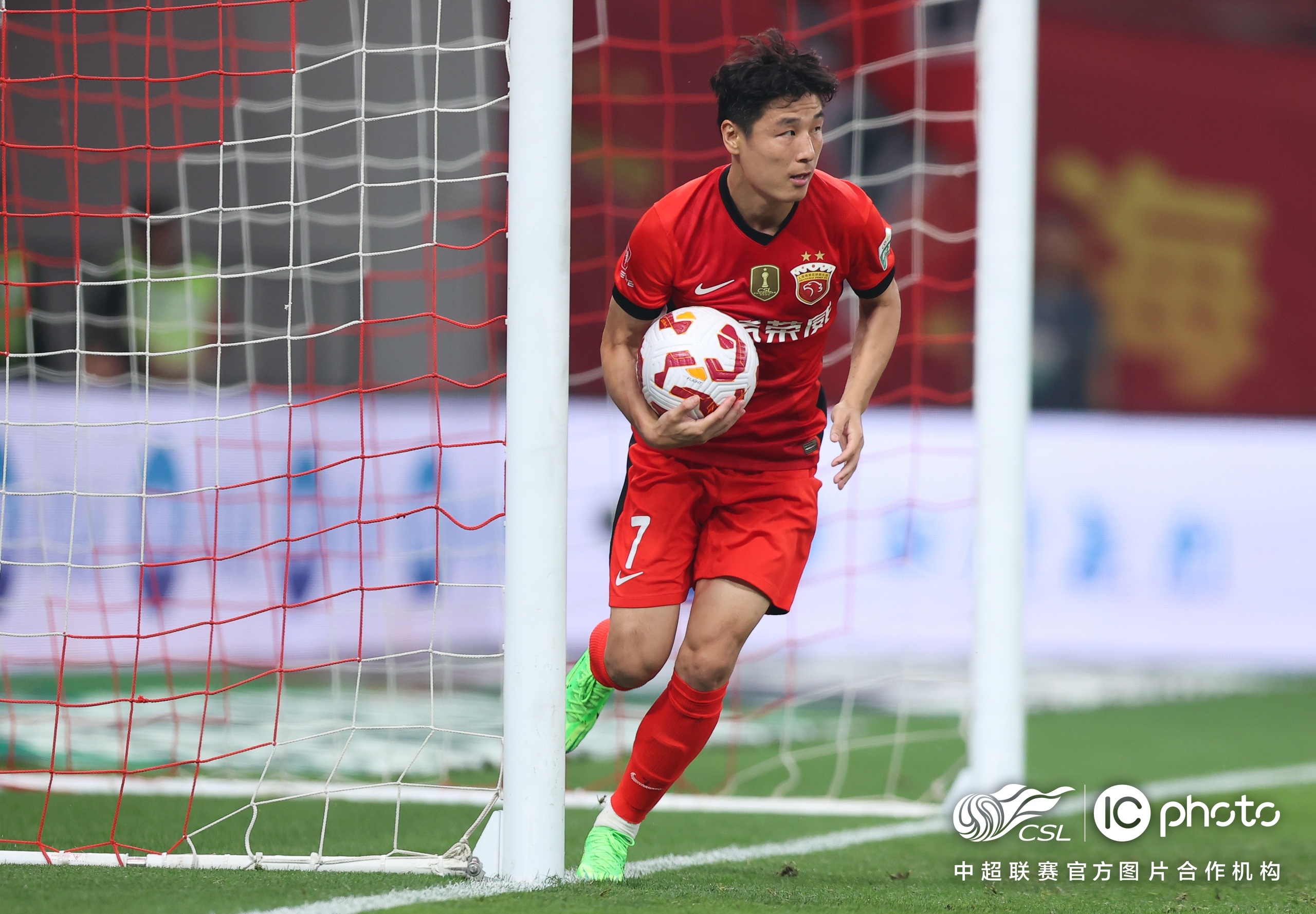 冲刺阶段上海海港备战英超，临场应变细节曝光，底气十足，控场能力受关注(16南海对峙为什么没有开战)