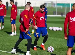 巴塞罗那训练开放日，窗口期更衣室发声引欢呼，国王杯在即，细节决定成败的简单介绍