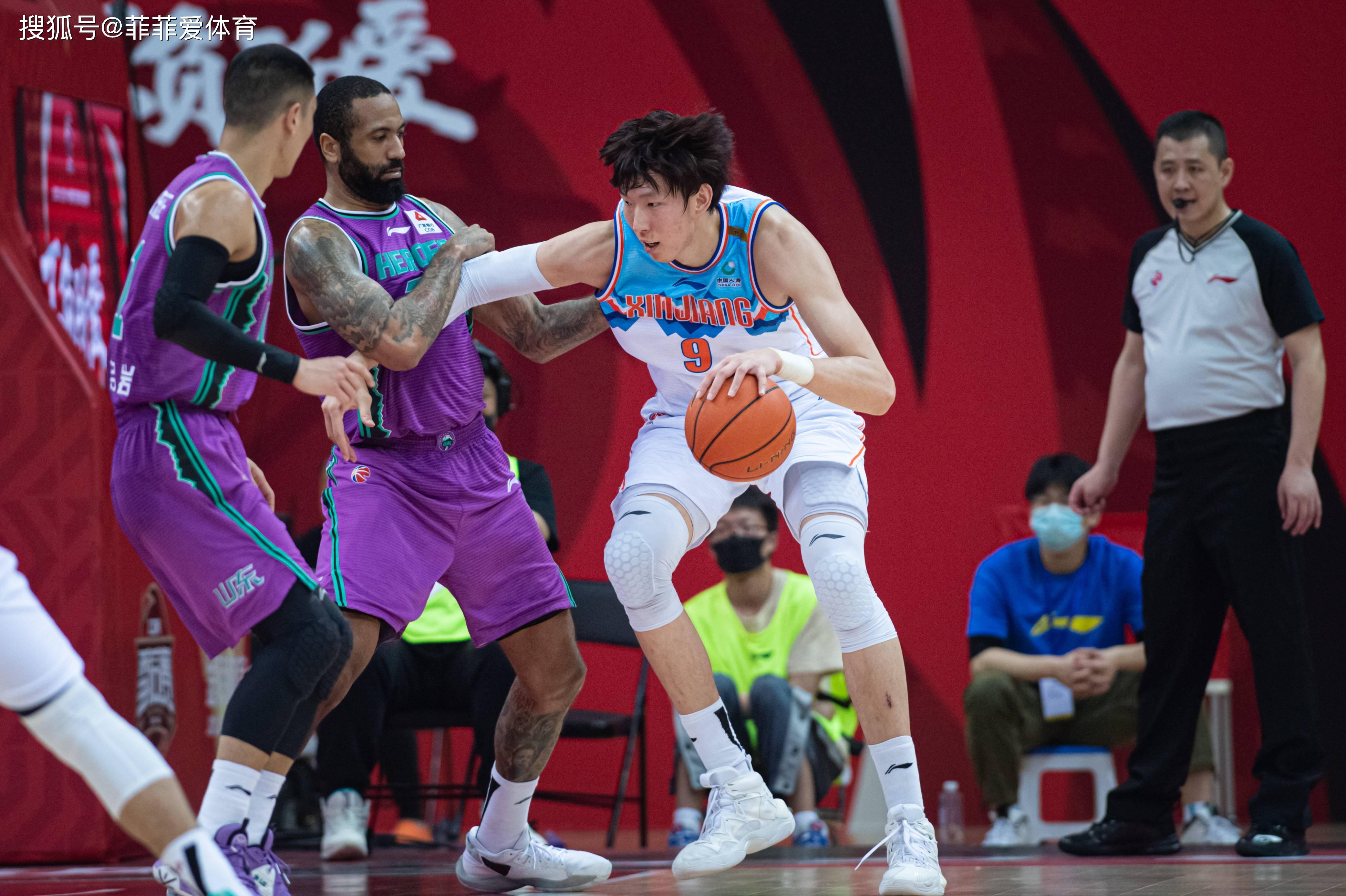 集结日突围战来临，广厦男篮围绕社区盾迎来里程碑，底气十足，临场指挥获称赞的简单介绍