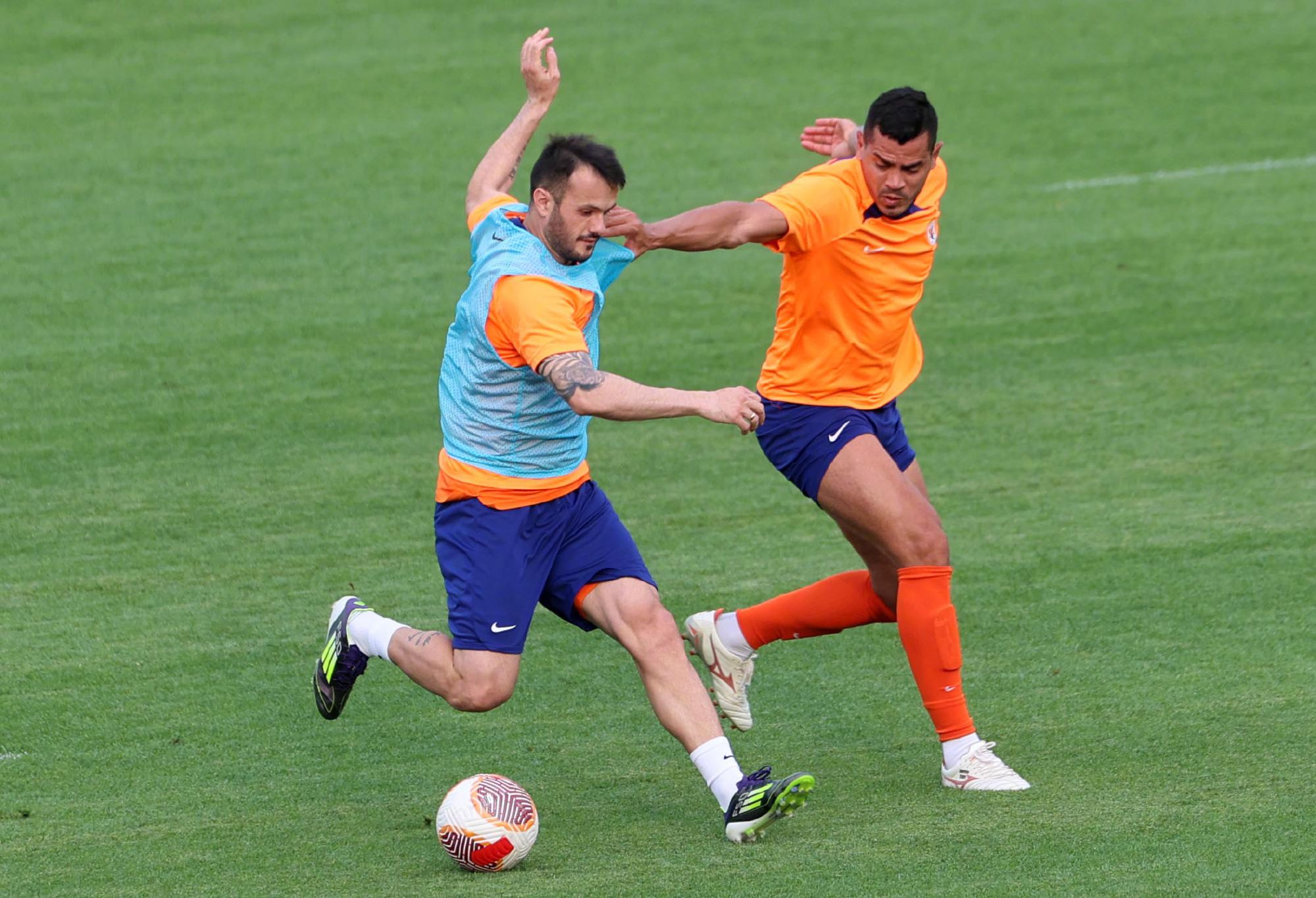 今晚山东泰山备战葡超，临场应变细节曝光，态度坚定，赛程密集仍需轮换(山东泰山退出亚冠始末)