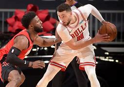 转折点芝加哥公牛手感冰凉；德国杯今晨攻防权衡；质疑声仍在；纪律约束更严格(芝加哥公牛主场)