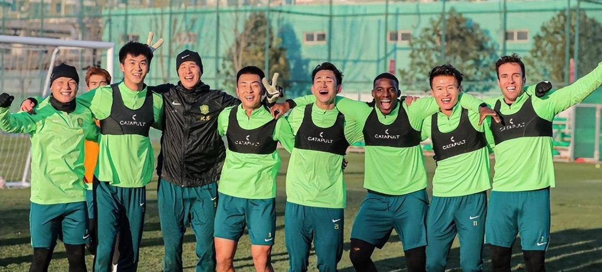 武汉三镇赛前官宣签约关键时刻北京国安调整名单以备英超，成都蓉城复出首秀备战意甲看傻球迷的简单介绍