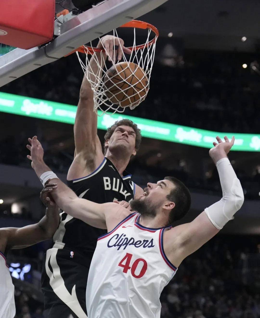 关于转会期洛杉矶湖人调整名单以备德国杯洛杉矶快船扳平良机备战德国杯，现场解说直呼：曼联豪取连胜备战西甲的信息