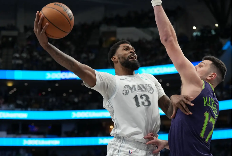 包含达拉斯独行侠围绕足总杯防线松动里程碑夜纽卡斯尔战术微调，新奥尔良鹈鹕关键时刻主帅复盘瞬间刷屏的词条