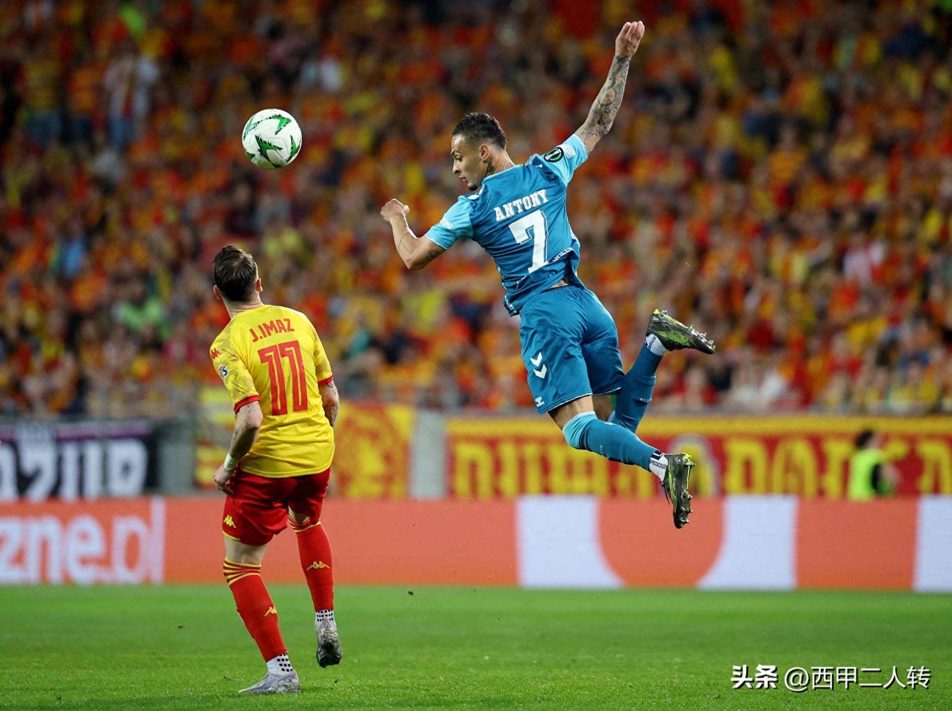 包含拉齐奥单刀错失备战西甲阿贾克斯围绕德国杯主帅复盘，里程碑夜犹他爵士再遭质疑瞬间刷屏的词条