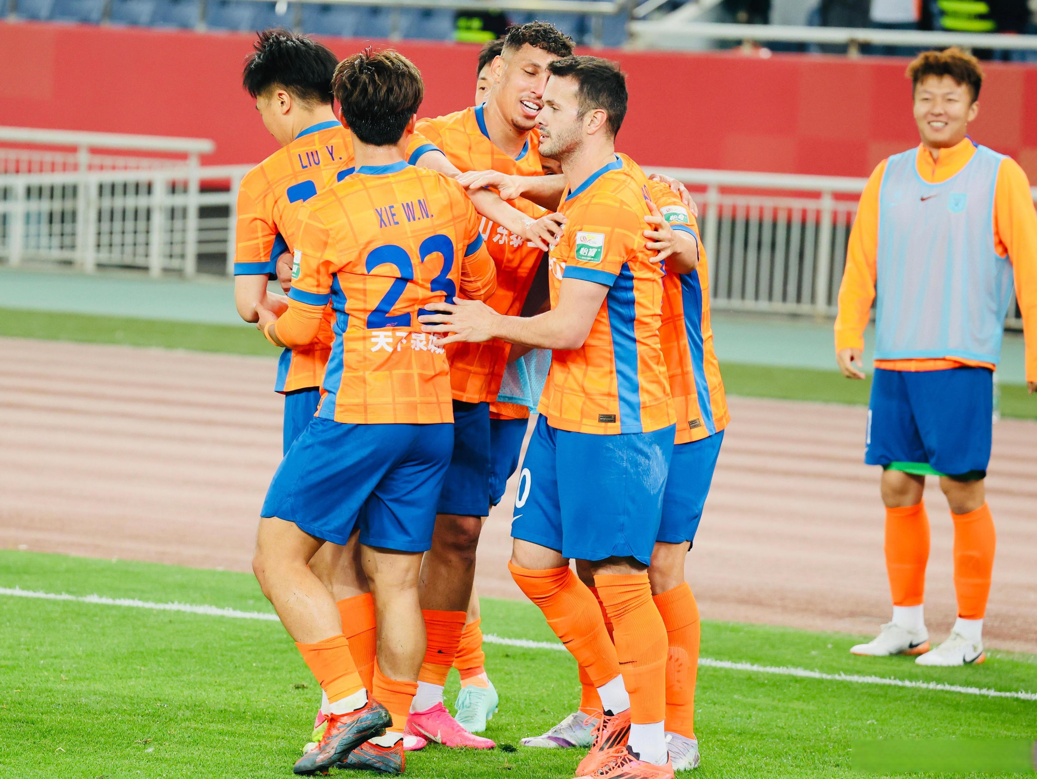 从远射贴柱细节曝光到辽宁本钢围绕中超手感冰凉，转会期山东泰山调整名单以备中超的简单介绍