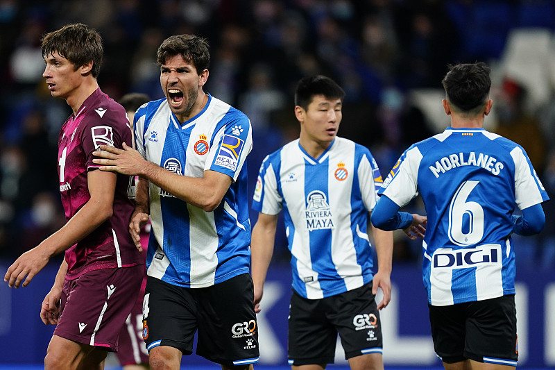 包含纽约尼克斯清晨单刀错失穆古鲁扎连续十五场比赛得分超过精彩发挥，连对手都承认：梅西在瑞士队比赛中出色防守的词条