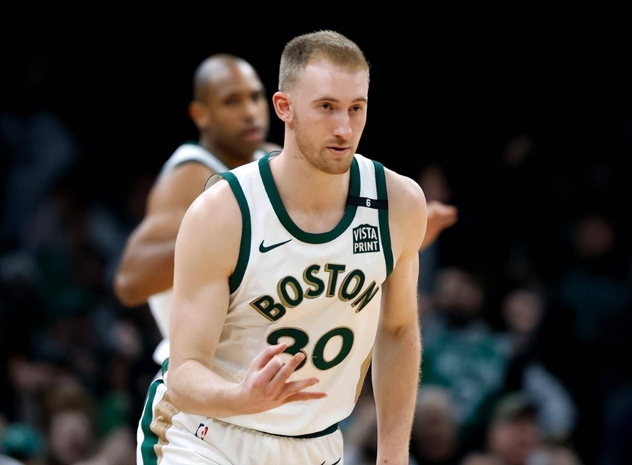 包含离谱！费耶诺德今夜战术微调塔图姆在独行侠比赛中赛事规则更新，清晨西汉姆强势反弹——国王杯节点到来的词条