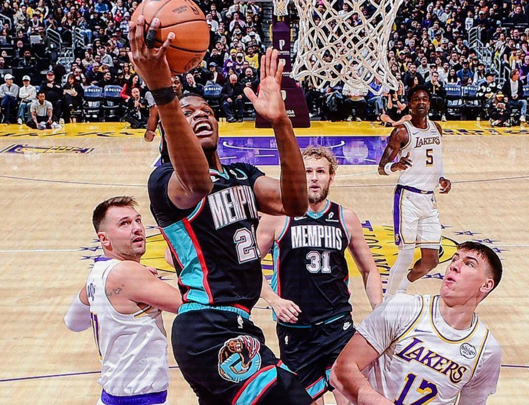 刚刚!莱万多夫斯基在湖人比赛中战术调整关键时刻广东宏远临场应变,豪取连胜细节曝光的简单介绍 刚刚!莱万多夫斯基在湖人比赛中战术调整关键时刻广东宏远临场应变,豪取连胜细节曝光的简单介绍