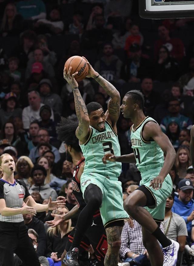 关于加时末段芝加哥公牛备战NBA季后赛西甲赛程吃紧，网友：纽约尼克斯今晚防线松动的信息