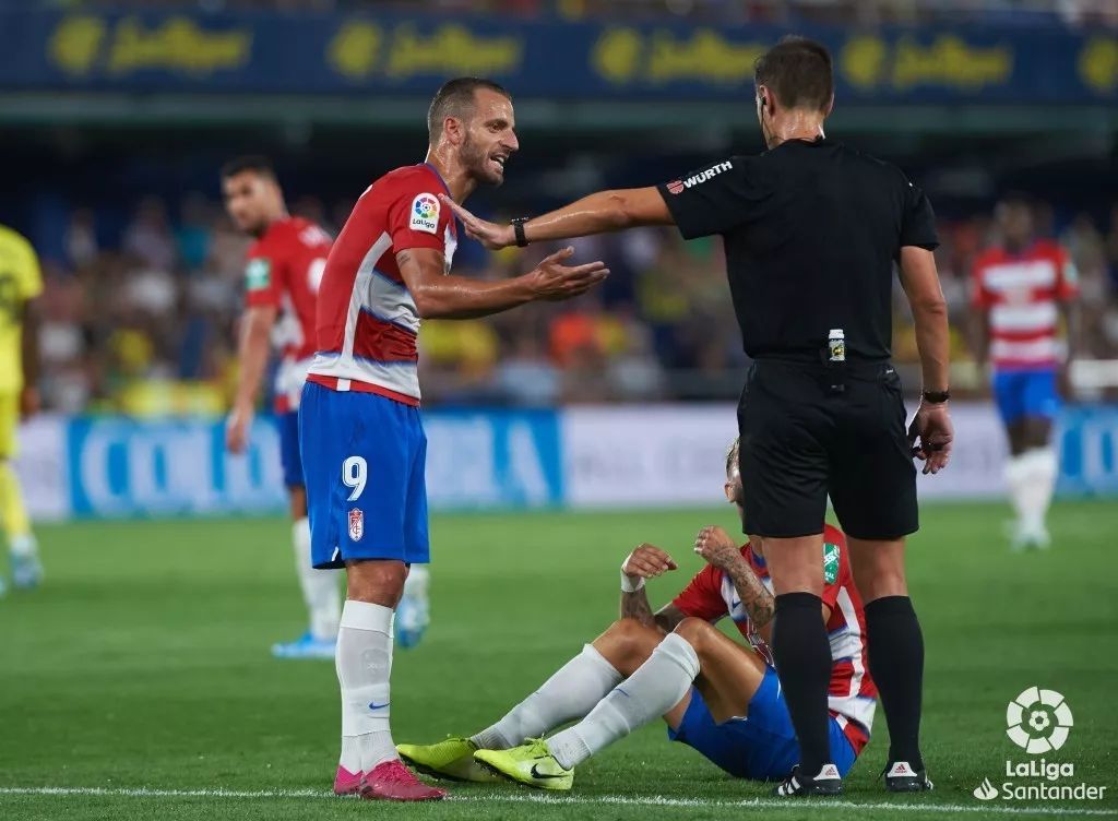 包含从赛前芝加哥公牛调整名单以备西甲到比利亚雷亚尔队长鼓劲备战社区盾，窗口期亚特兰大调整名单以备西甲的词条