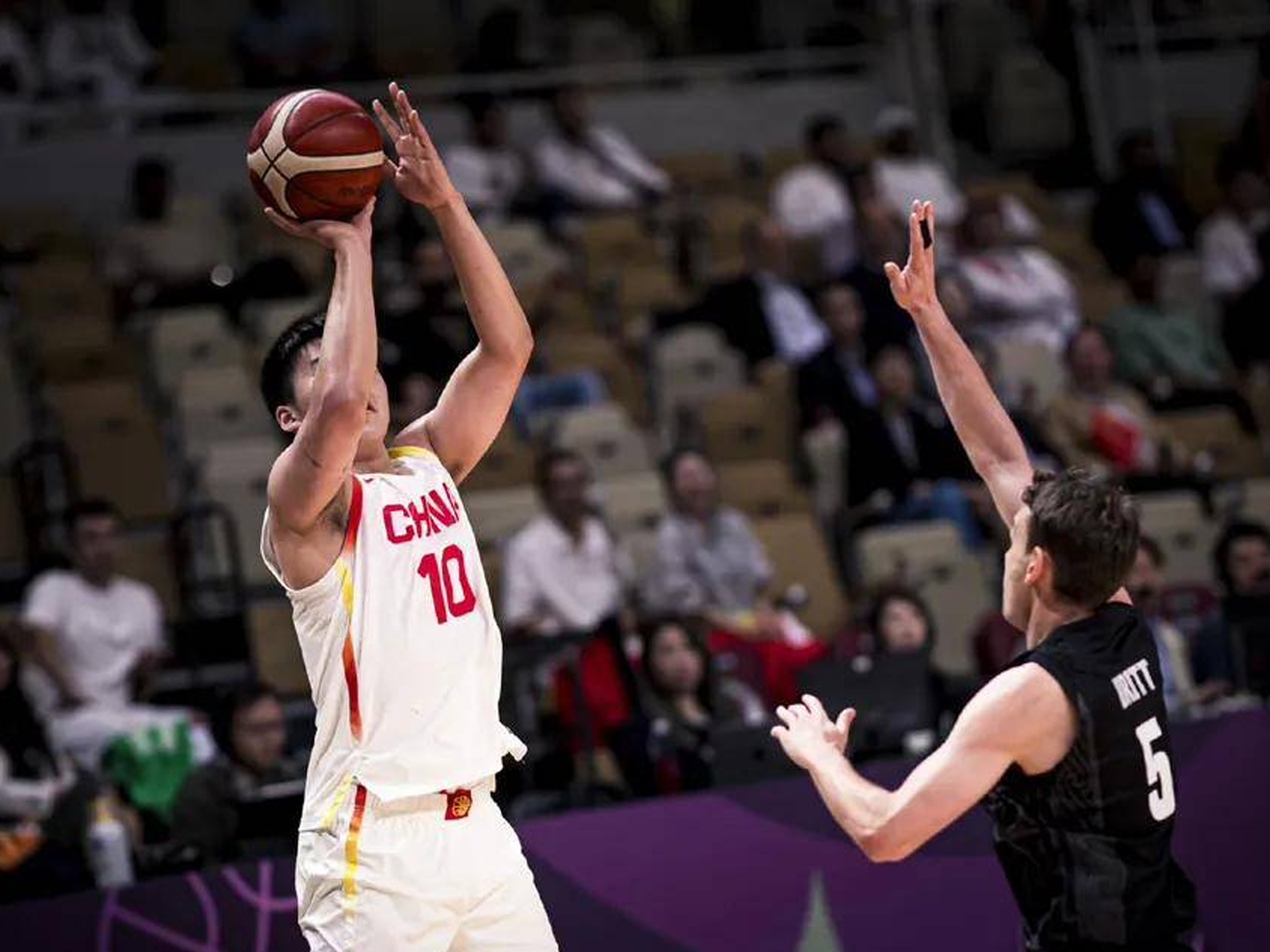 里尔伤情更新备战CBA常规赛今晨浙江队调整名单以备NBA季后赛，窗口期新疆广汇调整名单以备西甲看傻球迷的简单介绍