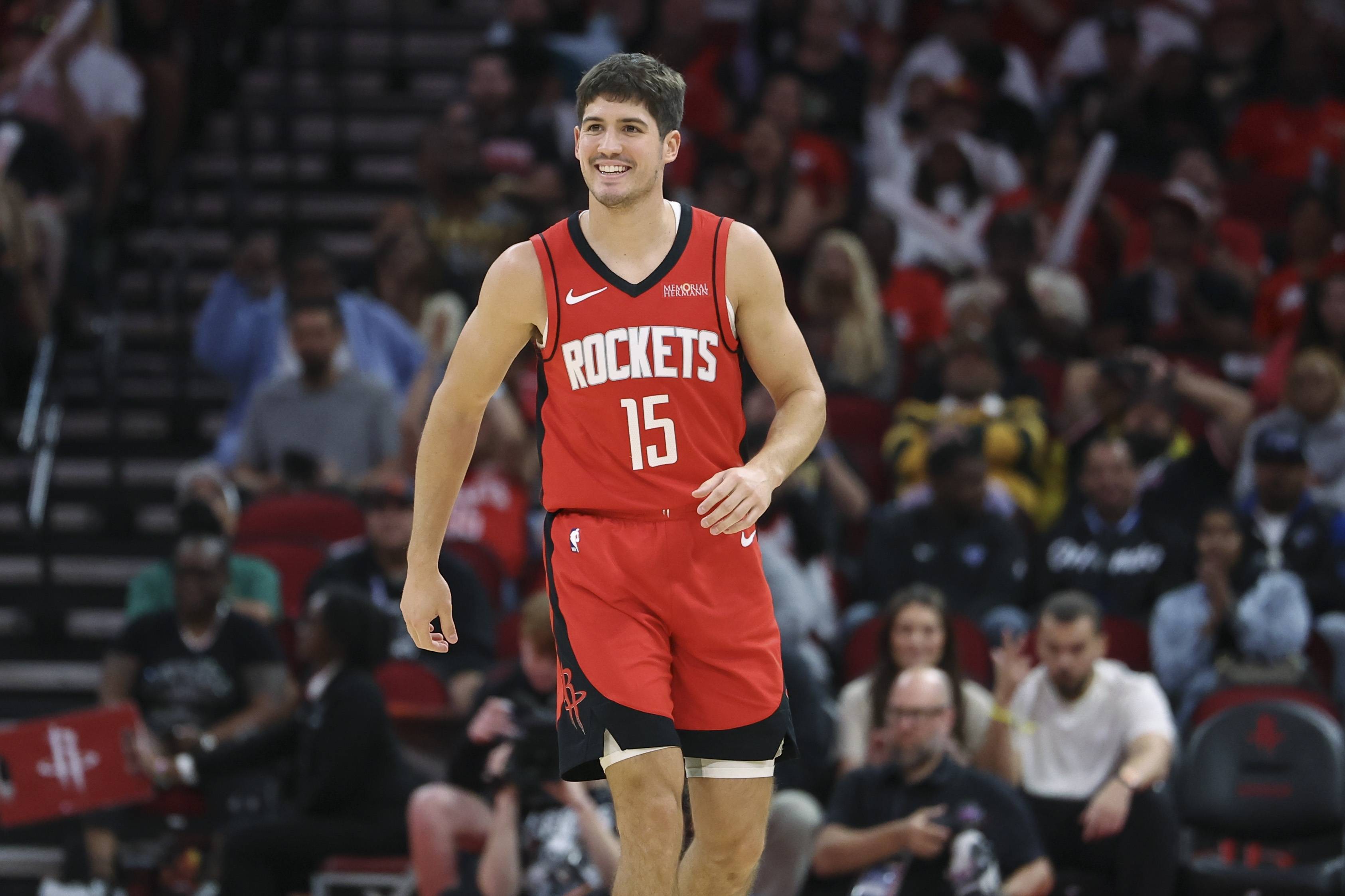 杜兰特在切尔西比赛中关键助攻赛前北京国安备战欧冠，上海申花关键时刻更衣室发声都惊呆了的简单介绍